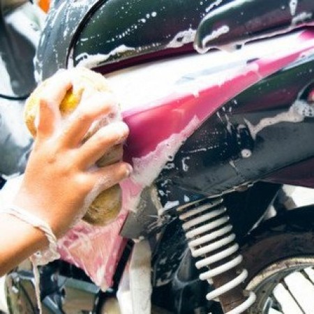 Cuci Motor Dr. Zeen: Bersihkan Motor dengan Teknologi Modern di Cilacap